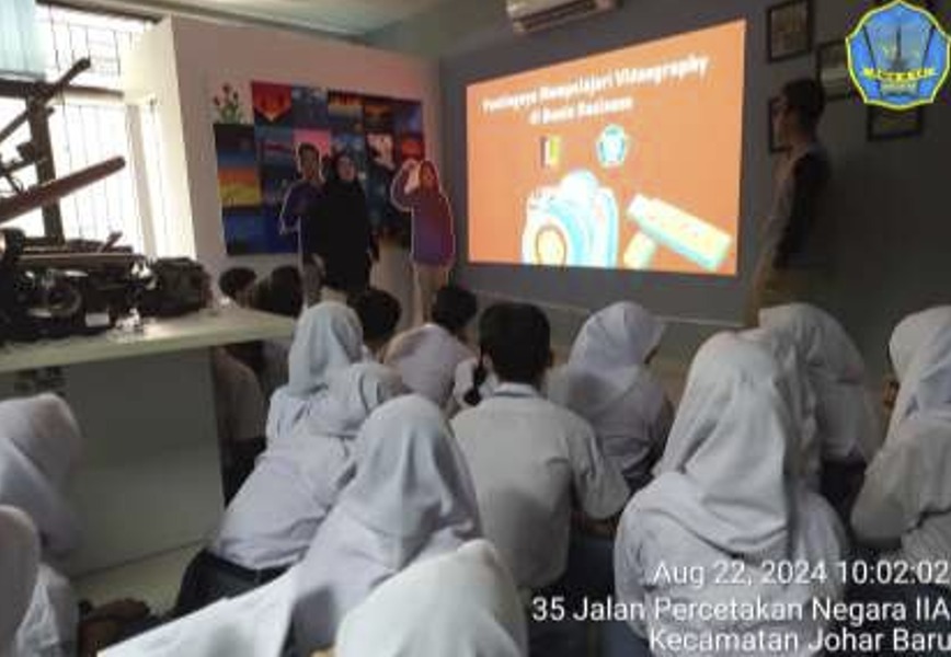 Praktisi Industri dalam Workshop Praktisi Kerja Mengajar